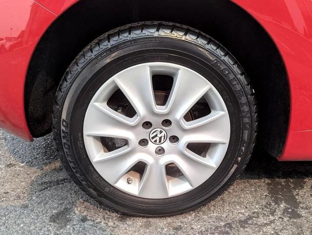 Photo of 2008 Red Volkswagen New Beetle