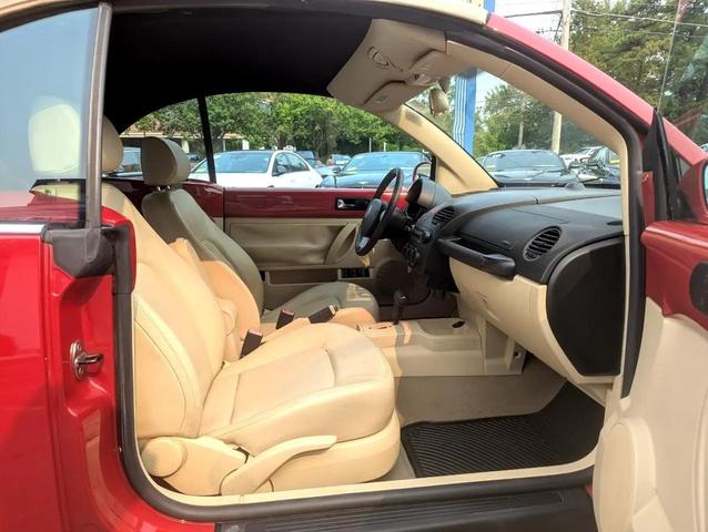 Photo of 2008 Red Volkswagen New Beetle