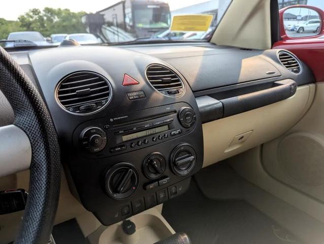 Photo of 2008 Red Volkswagen New Beetle