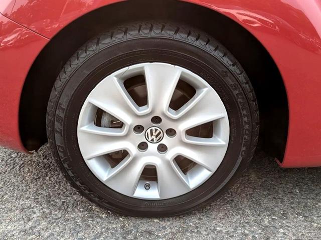 Photo of 2008 Red Volkswagen New Beetle