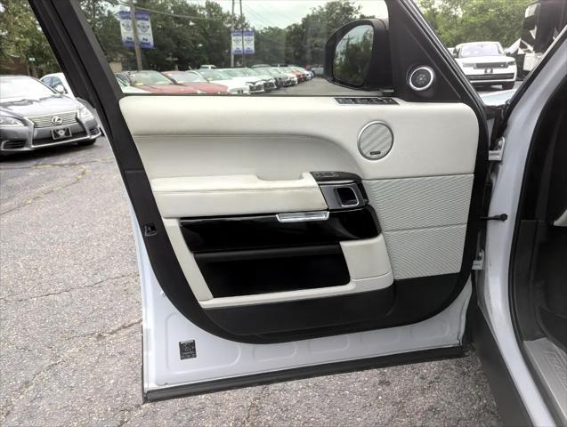Photo of 2016 White Land Rover Range Rover