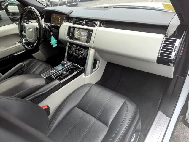 Photo of 2016 White Land Rover Range Rover
