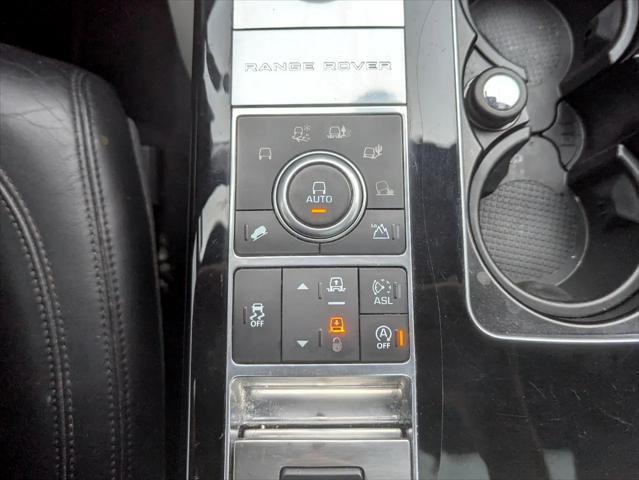Photo of 2016 White Land Rover Range Rover