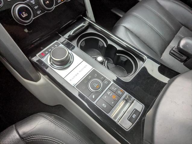 Photo of 2016 White Land Rover Range Rover