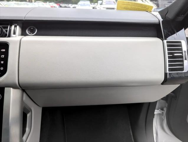 Photo of 2016 White Land Rover Range Rover