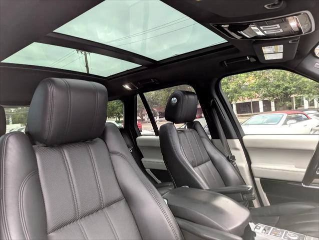 Photo of 2016 White Land Rover Range Rover