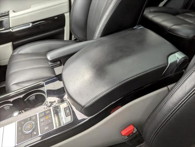 Photo of 2016 White Land Rover Range Rover
