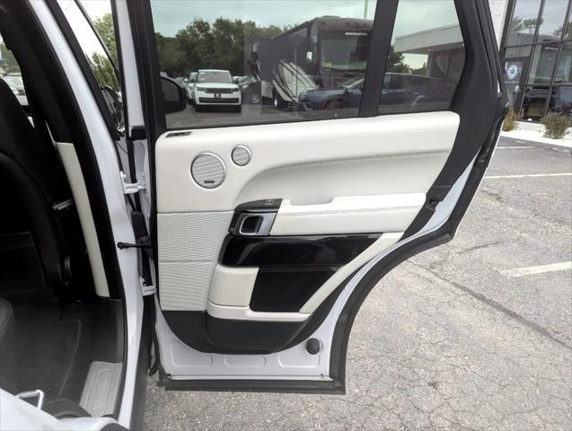 Photo of 2016 White Land Rover Range Rover