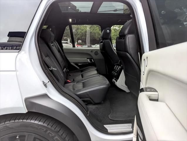 Photo of 2016 White Land Rover Range Rover