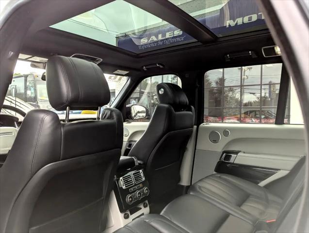 Photo of 2016 White Land Rover Range Rover