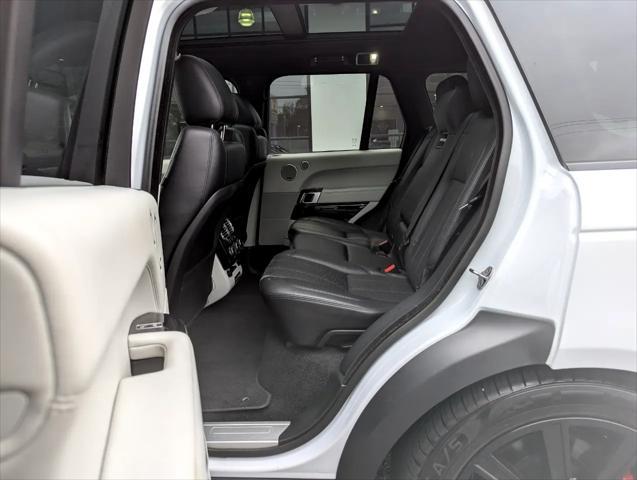 Photo of 2016 White Land Rover Range Rover