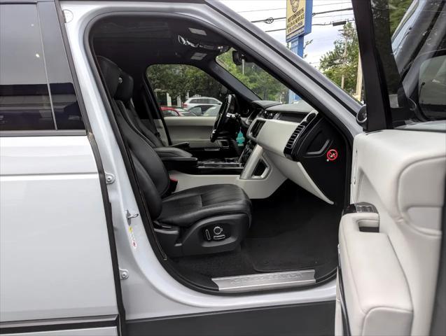 Photo of 2016 White Land Rover Range Rover