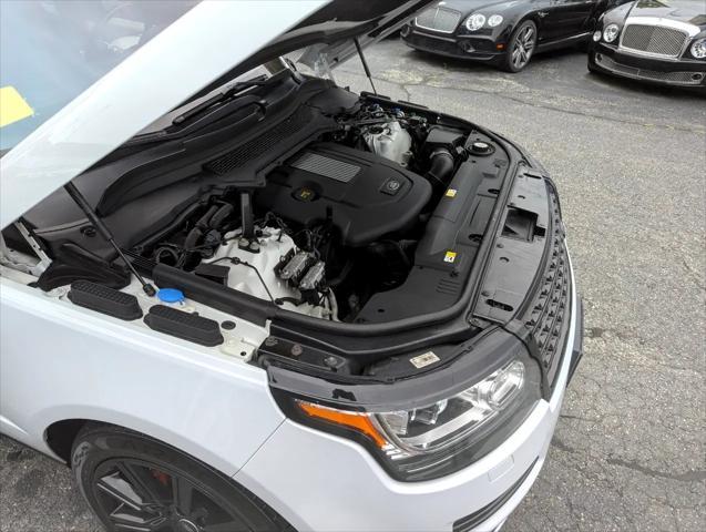 Photo of 2016 White Land Rover Range Rover