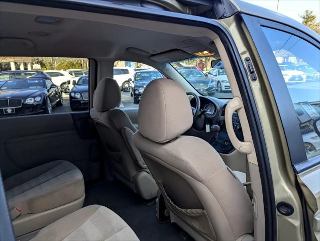 Photo of 2011 Gold Kia Sedona