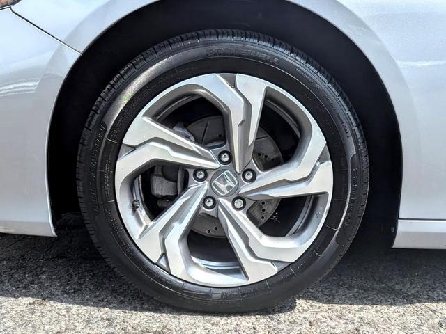 Photo of 2018 Lunar Silver Metallic Honda Accord