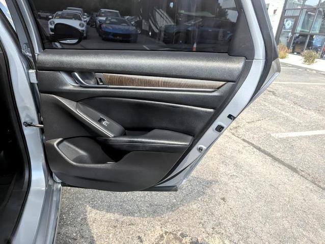 Photo of 2018 Lunar Silver Metallic Honda Accord