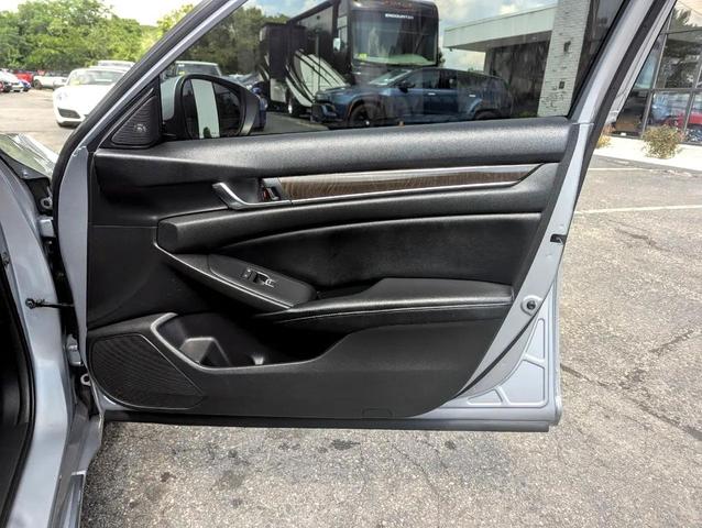 Photo of 2018 Lunar Silver Metallic Honda Accord