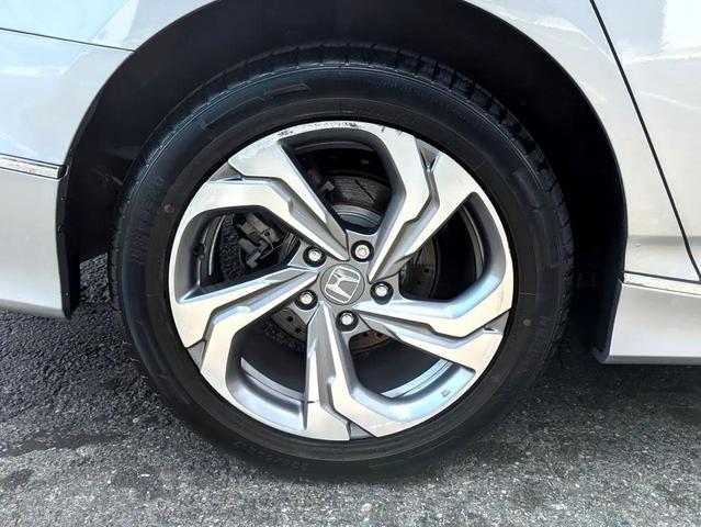 Photo of 2018 Lunar Silver Metallic Honda Accord