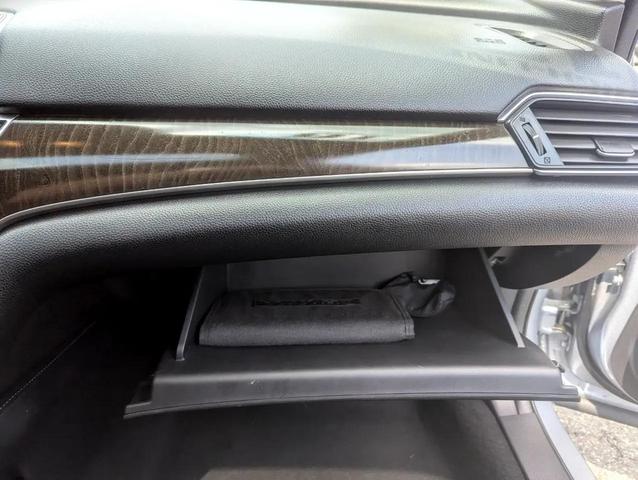 Photo of 2018 Lunar Silver Metallic Honda Accord