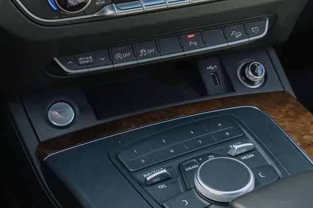 Photo of 2018 Utopia Blue Metallic Audi Q5