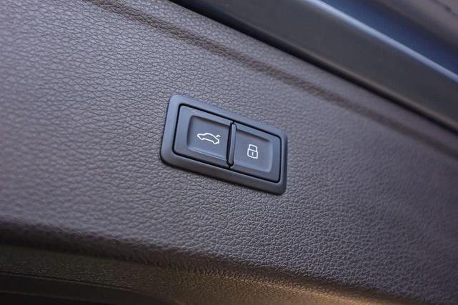 Photo of 2018 Utopia Blue Metallic Audi Q5