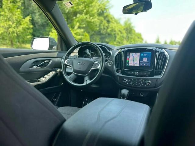 Photo of 2022 Silver Sage Metallic Chevrolet Traverse