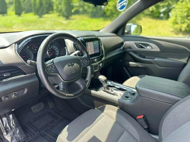 Photo of 2022 Silver Sage Metallic Chevrolet Traverse