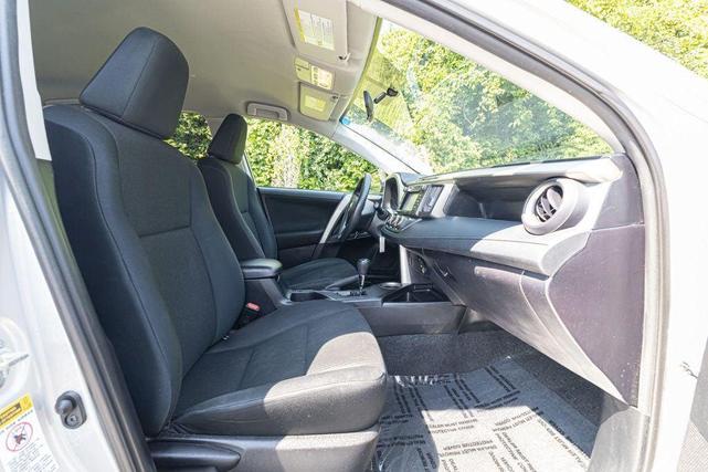 Photo of 2015 Classic Silver Metallic Toyota RAV4