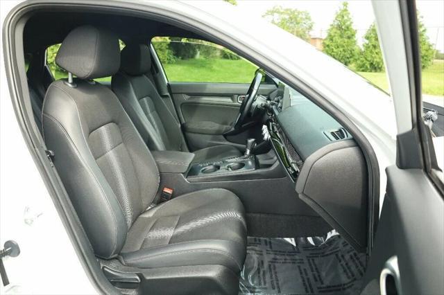 Photo of 2022 Platinum White Pearl Honda Civic