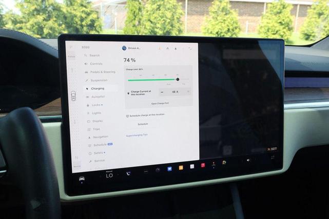 Photo of 2023 Pearl White Multi-Coat Tesla Model X