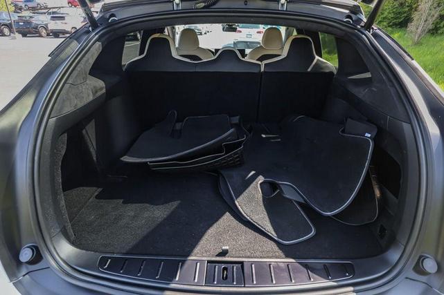 Photo of 2023 Pearl White Multi-Coat Tesla Model X