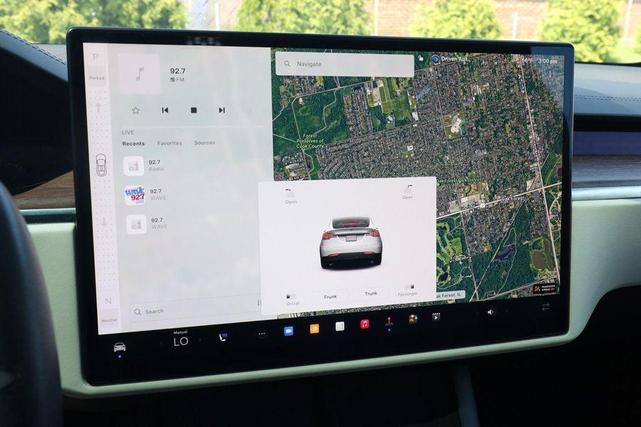 Photo of 2023 Pearl White Multi-Coat Tesla Model X