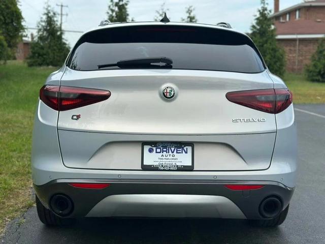 Photo of 2022 Moonlight Gray Metallic Alfa Romeo Stelvio