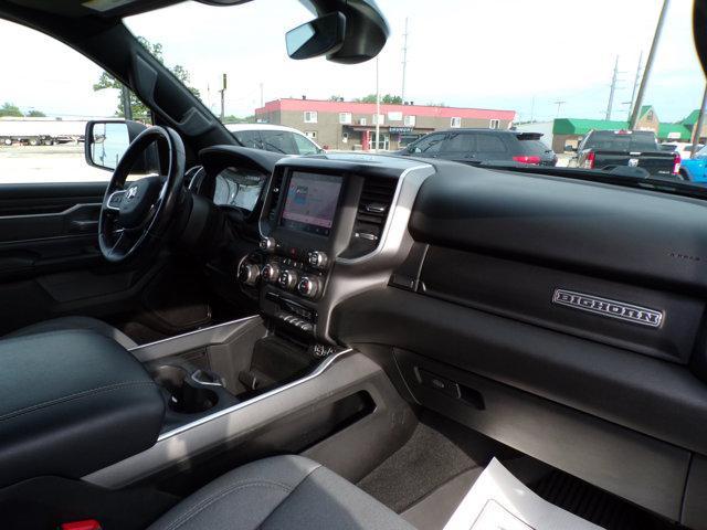 Photo of 2022 Diamond Black Crystal Pearlcoat RAM 1500