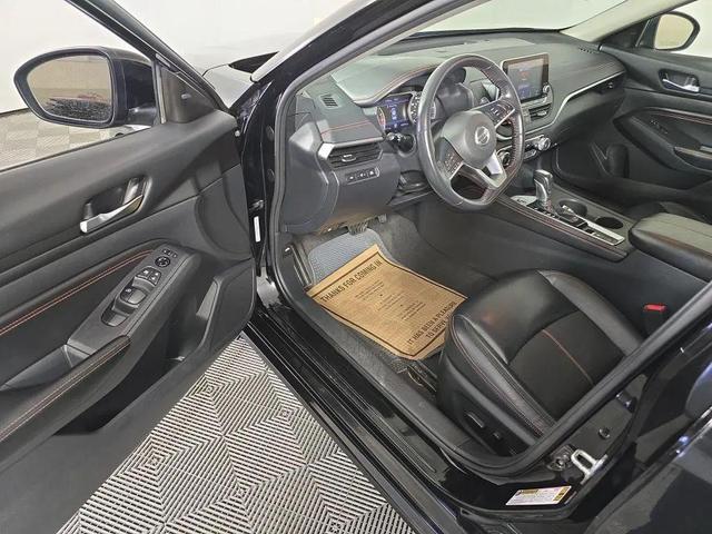 Photo of 2022 Super Black Nissan Altima