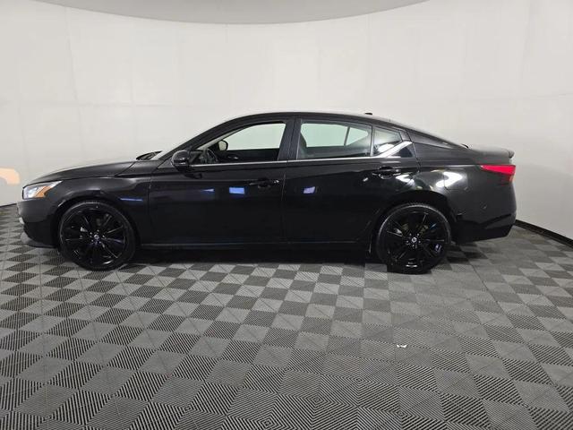 Photo of 2022 Super Black Nissan Altima