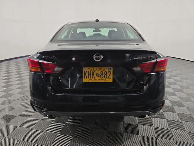 Photo of 2022 Super Black Nissan Altima