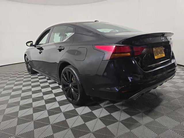 Photo of 2022 Super Black Nissan Altima
