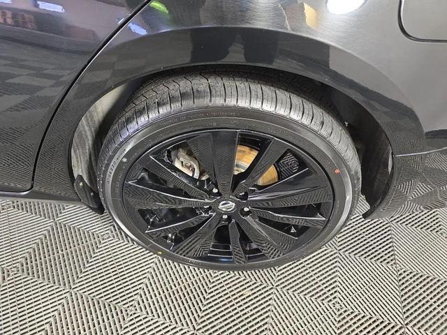 Photo of 2022 Super Black Nissan Altima