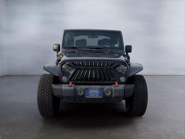Photo of 2014 Gray Jeep Wrangler