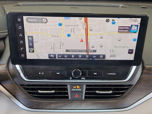 Photo of 2023 White Nissan Altima