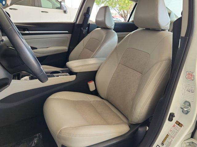 Photo of 2023 White Nissan Altima