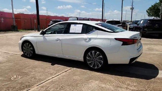 Photo of 2023 White Nissan Altima