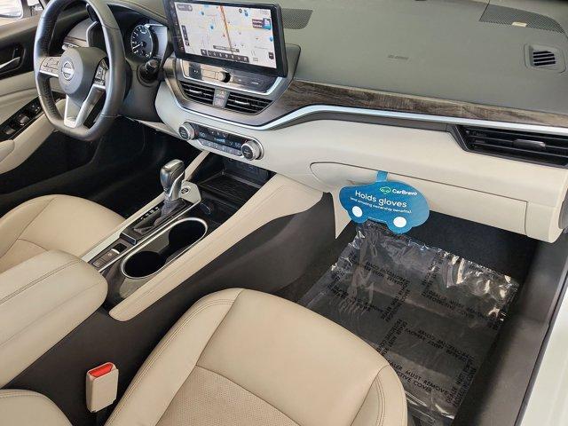 Photo of 2023 White Nissan Altima