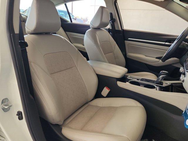 Photo of 2023 White Nissan Altima