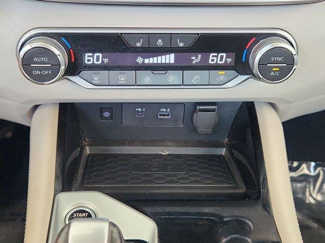Photo of 2023 White Nissan Altima