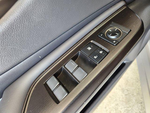 Photo of 2019 Silver Lining Metallic Lexus ES 350