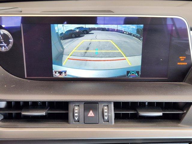 Photo of 2019 Silver Lining Metallic Lexus ES 350