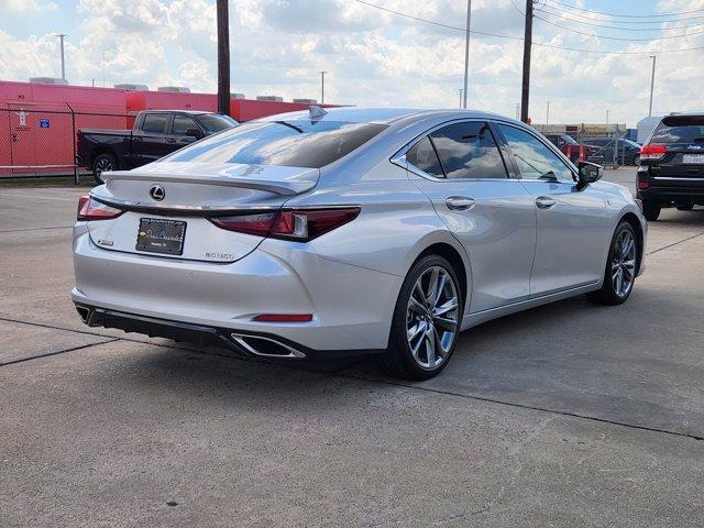 Photo of 2019 Silver Lining Metallic Lexus ES 350
