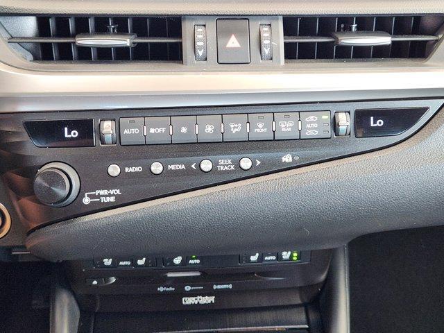 Photo of 2019 Silver Lining Metallic Lexus ES 350